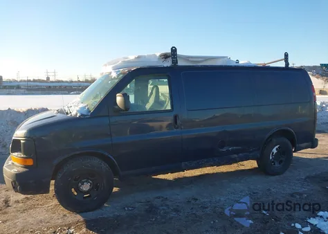 2005 Chevrolet Express z USA, uszkodzony, nr VIN 1GCFH15T251217806